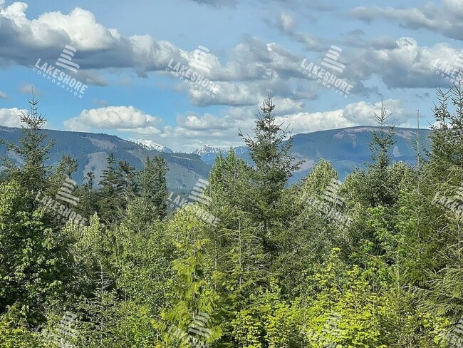 Building Photo - Spacious and Secluded 4 Bed 2 Bath Monroe ...