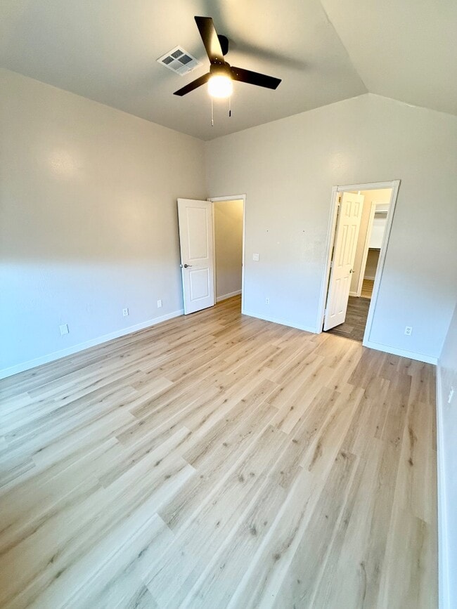 Building Photo - 6003 Fox Run Way