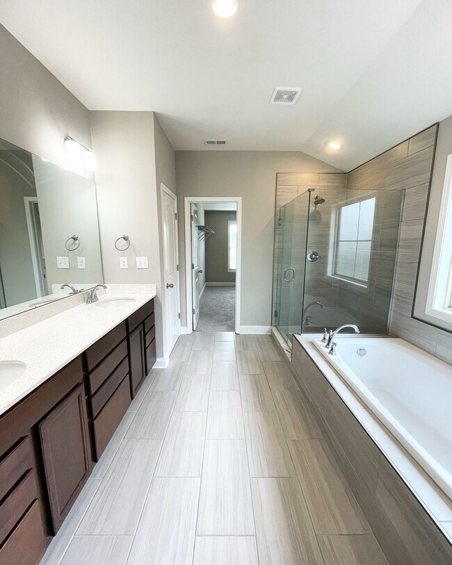 Building Photo - Gorgeous Newer Construction Home!