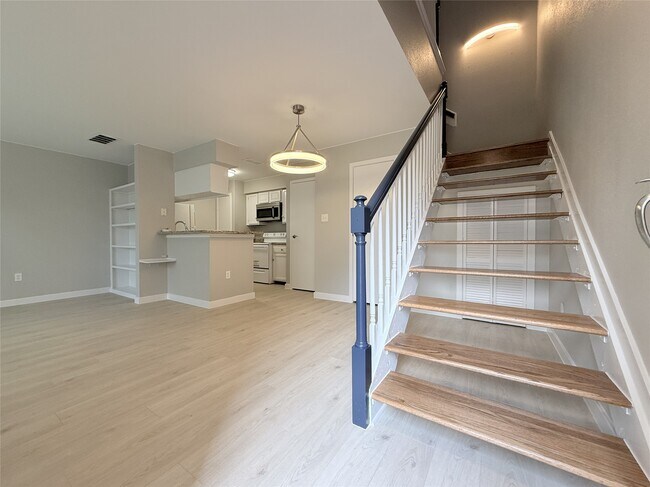 Building Photo - 2120 El Paseo St