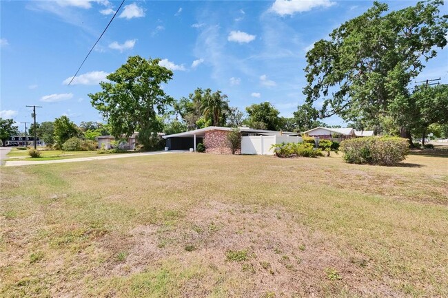 Building Photo - 802 W Russell Dr