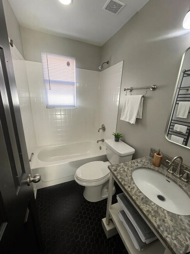Building Photo - Live in Style at Cielo at West Midtown – Y...