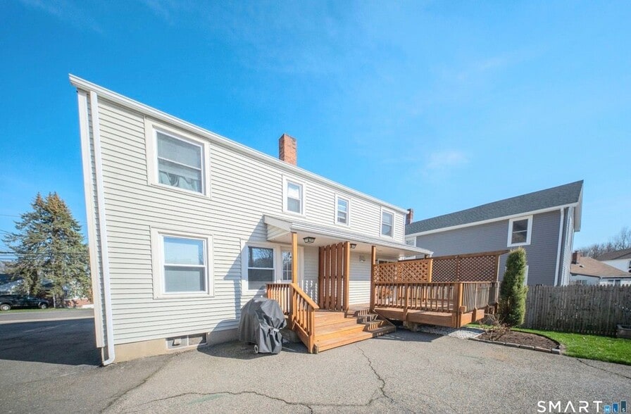 Building Photo - 424 Rockwell Ave