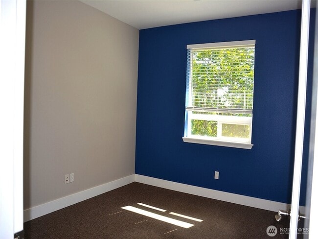 Building Photo - 576 N 5th Ave