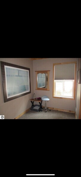 Building Photo - 1038 Wintergreen St