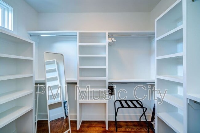 Building Photo - 938 Southside Pl