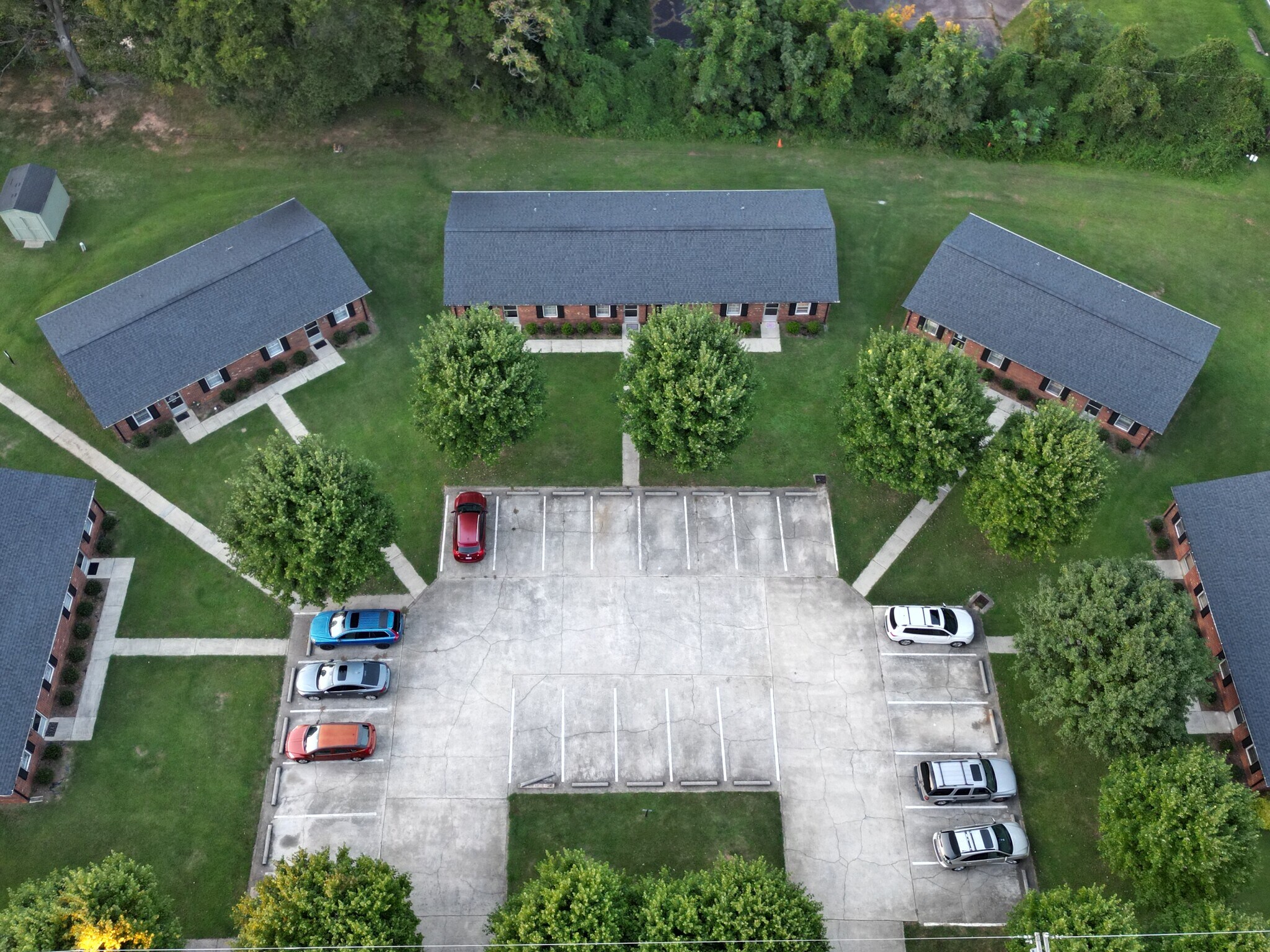 Building Photo - 102 Robbins Ave