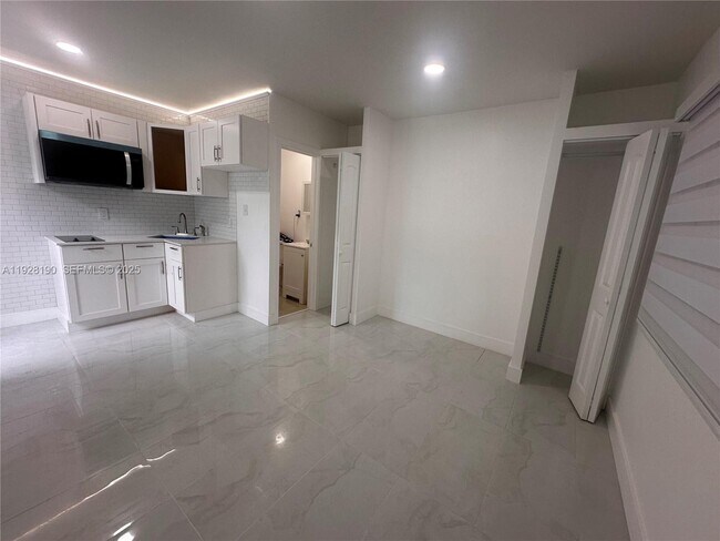 Building Photo - 20625 Jacaranda Rd