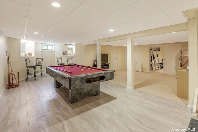 Building Photo - 2 Castle Ct