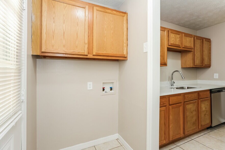 Building Photo - 7233 Eudine Dr S