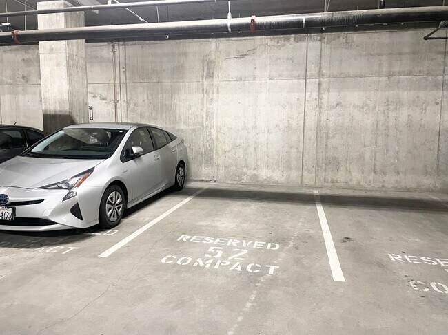 Building Photo - Dogpatch: Exceptional 1 Bed 1.5 Bath Condo @ Esprit Park with Garage Parking and Storage