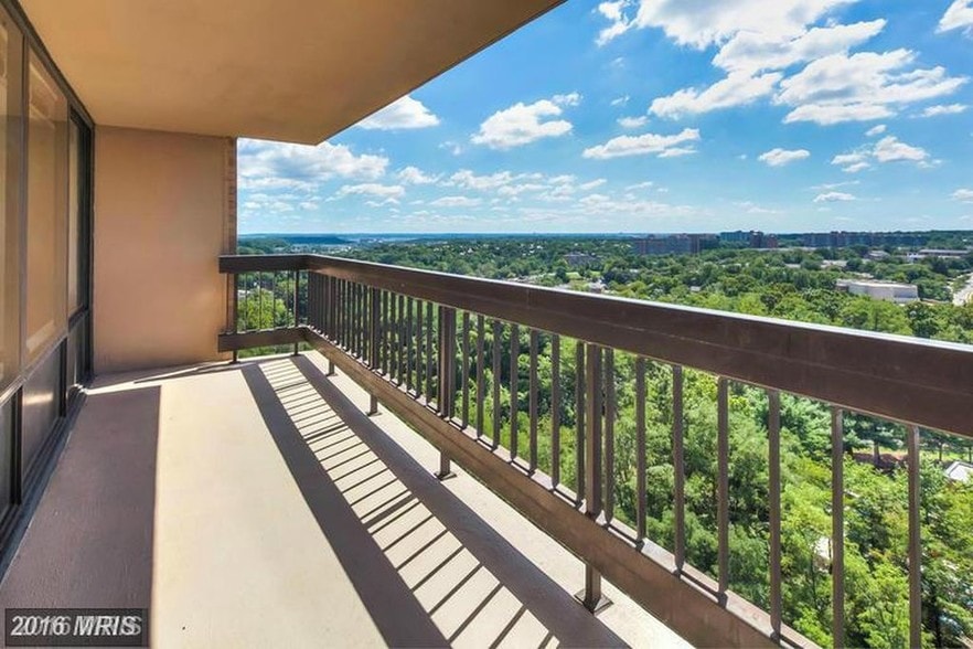 Balcony - 3705 S George Mason Dr