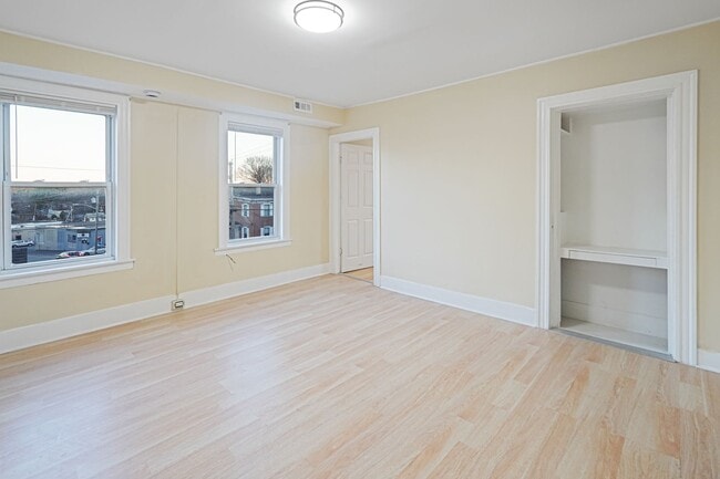 Building Photo - 168 Lunenburg St