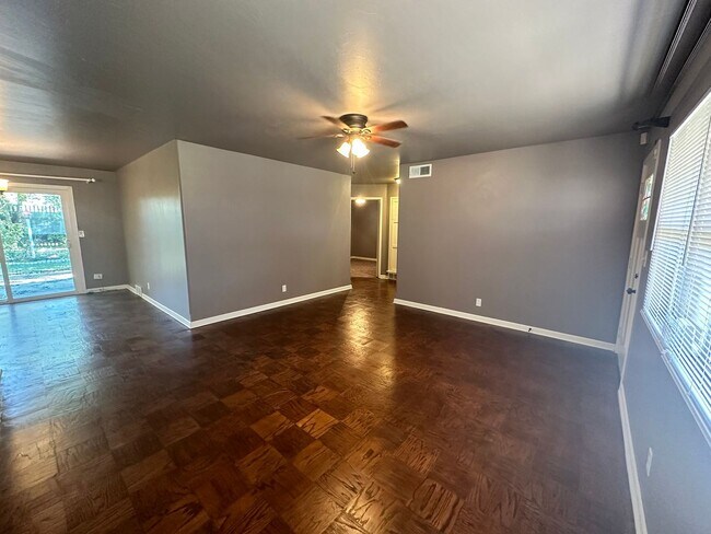 Building Photo - Fully Remodeled 3-bed 1-bath House Availab...