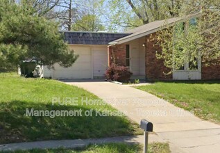 Building Photo - 2727 SW Arrowhead Rd
