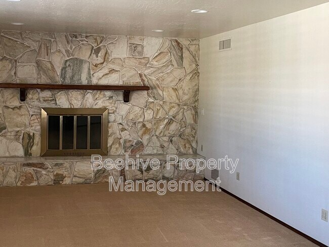 Building Photo - 1420 N Center St