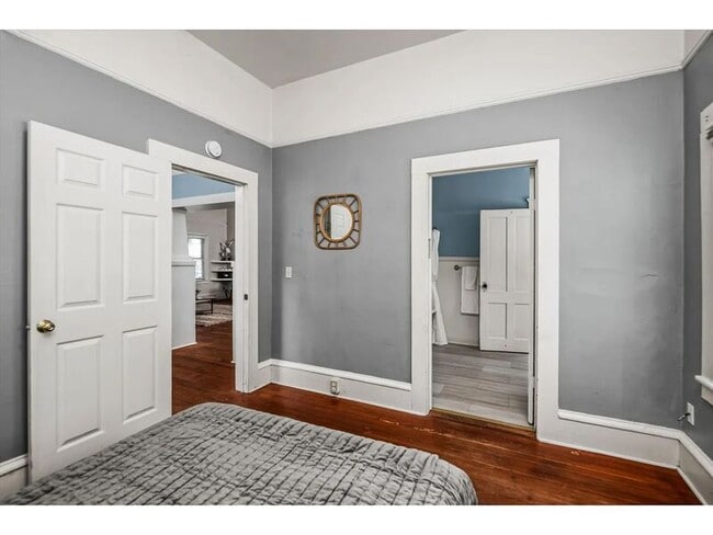 Building Photo - 511 Madison St