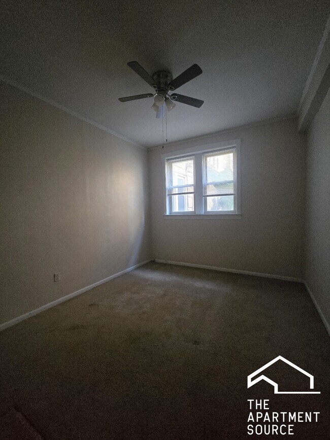 Building Photo - 1961 W Foster Ave