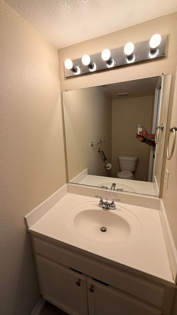 Building Photo - Oakley beautiful 3 bedroom 2 bath w/vaulted ceilings & much more