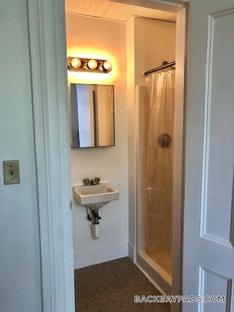 Building Photo - 405 Beacon St