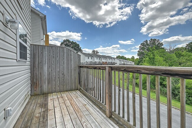 Building Photo - 132 Amanda Ln