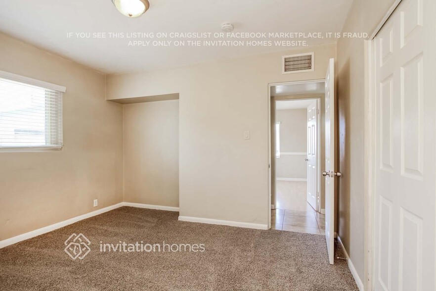 Building Photo - 657 N Sunland Dr