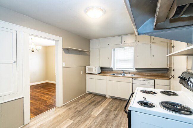 Building Photo - 2310 15th St