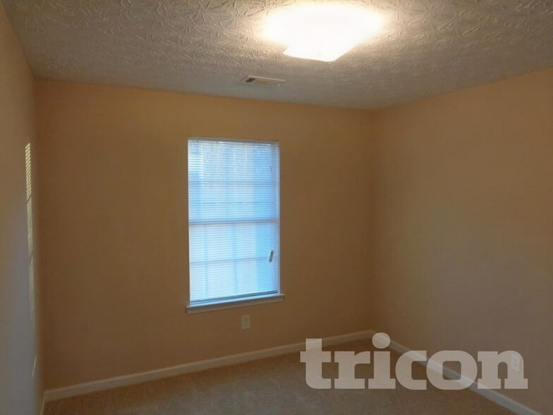 Building Photo - 613 Shadow Lake Dr