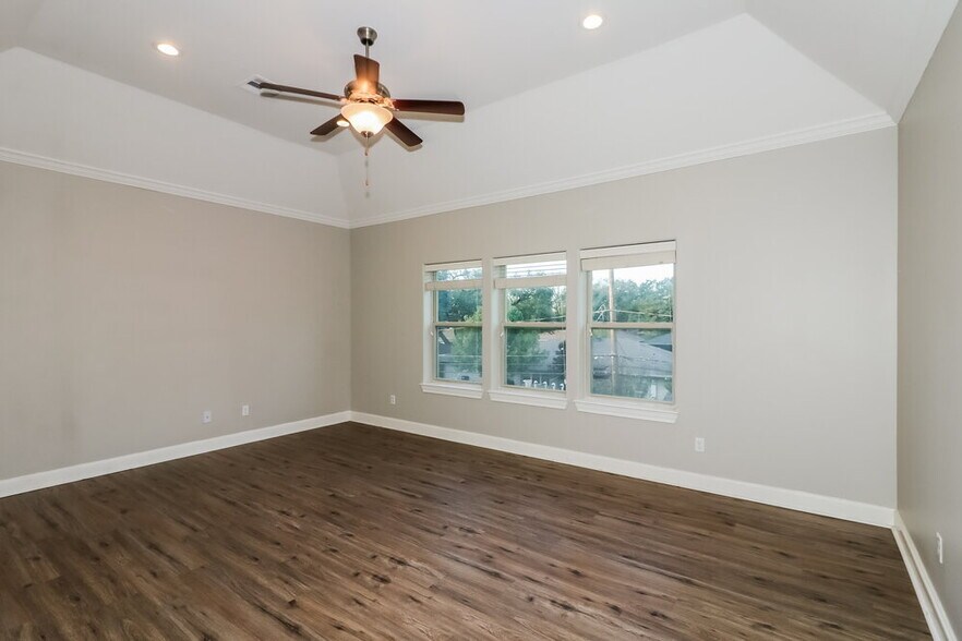 Building Photo - 8724 Kempwood Dr