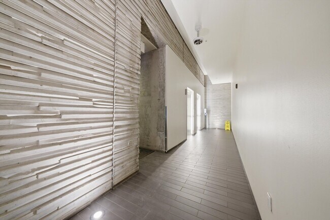 Building Photo - 1345 S Wabash Ave