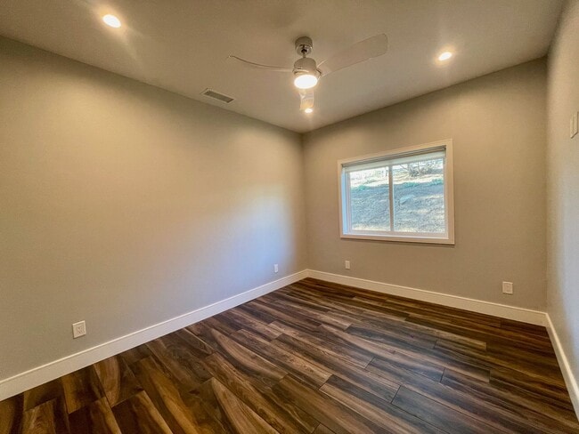 Building Photo - Gorgeous Home In Blossom Valley Home with ...