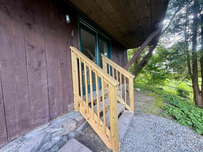 Building Photo - 473 Maple St