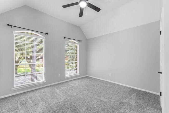 Building Photo - 3319 Vista Lake Dr