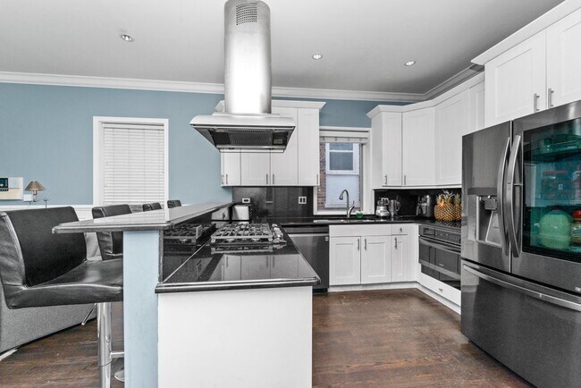 Building Photo - 1321 N Bosworth Ave