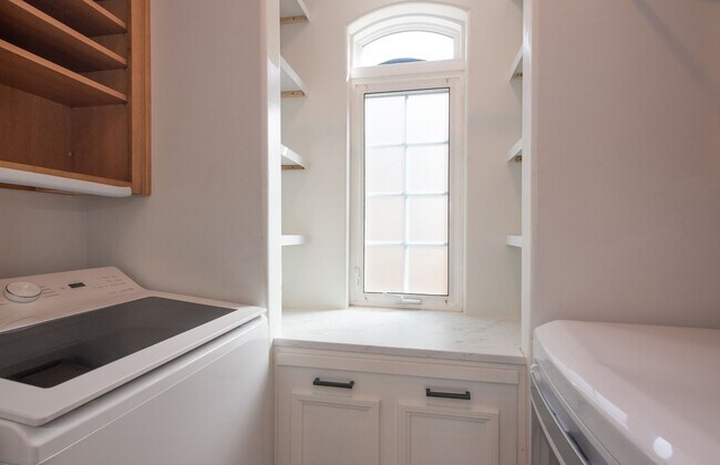 Building Photo - Oceanside Gem with ocean view and a 5-Minute Walk to the Beach/Pier