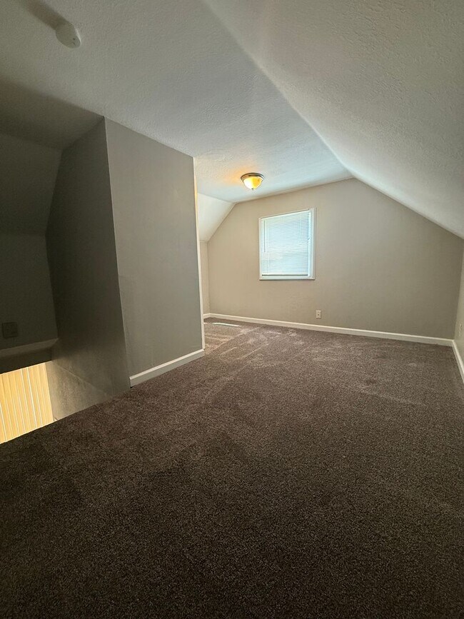 Building Photo - Austintown, Updated 3/4 Bedroom, 1 1/2 Bat...