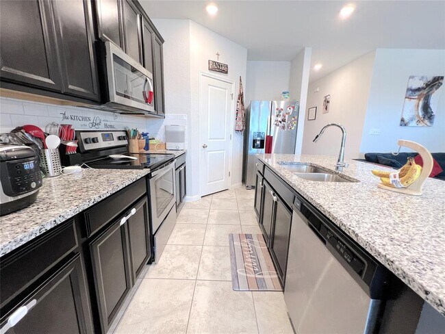 Building Photo - 502 Mossy Rock Dr