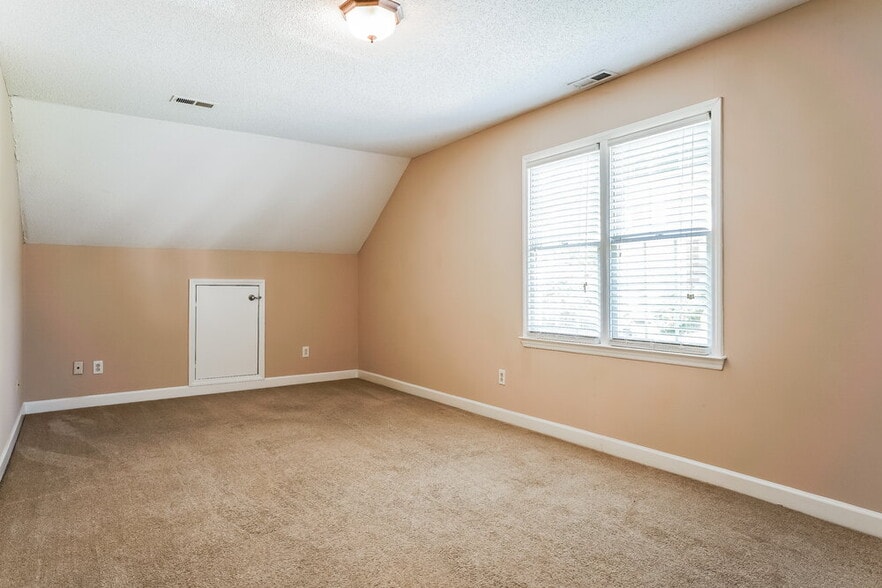 Building Photo - 4900 Royal Troon Dr
