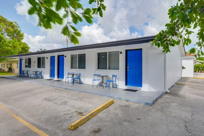 Building Photo - 412 NE 4th Ave