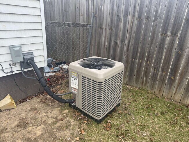 Building Photo - Spacious 3-Bed, 2-Bath Home in Berkley