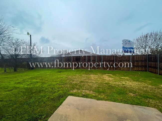 Building Photo - 1509 S Hall St