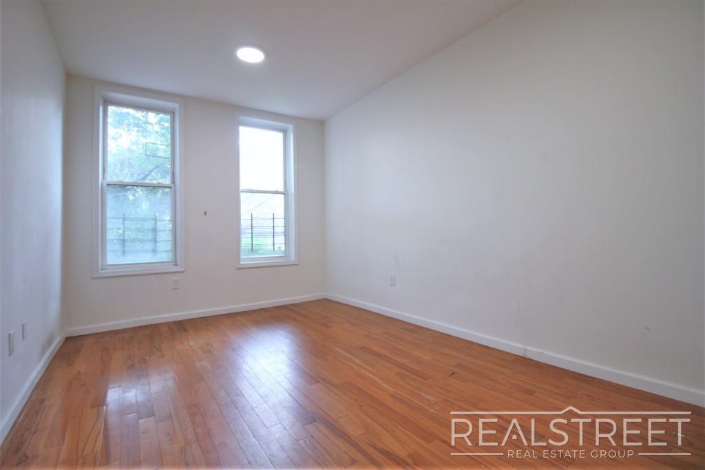 Building Photo - NO FEE! 3 BED 1.5 BATH DUPLEX in Stuyvesan...