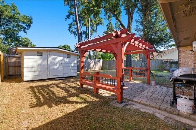 Building Photo - 17522 Huntersglen Cir