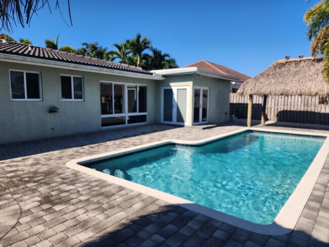 Building Photo - 191 SE 9th Ct