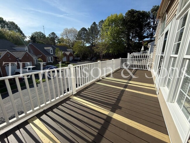 Building Photo - Spacious 3BR Home with Vaulted Ceilings, Gas Logs & Two Car Garage in Winston-Salem