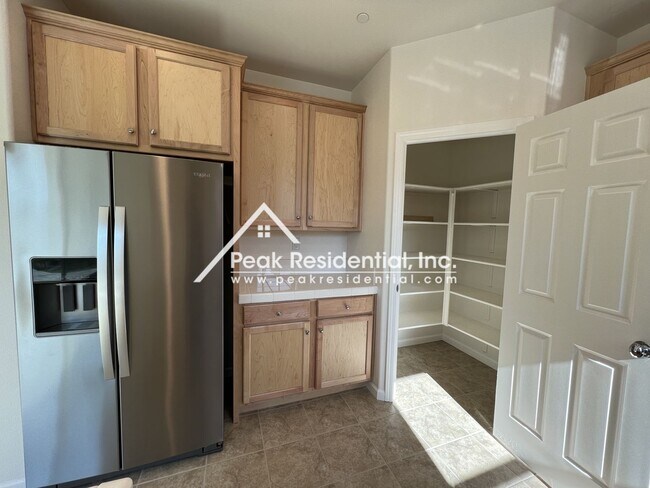 Building Photo - Newer 4bd/3ba Elk Grove Home with 2 Car Garage