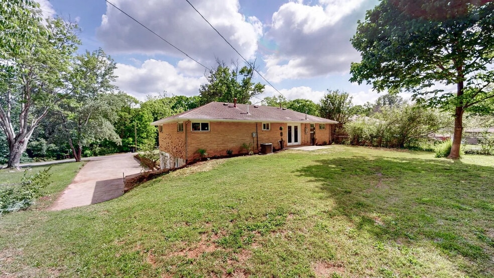 Building Photo - 1070 Draughon Dr
