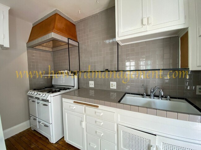 Building Photo - 00133CL