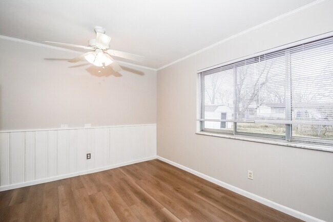 Building Photo - Fantastic 3bd/2ba home! Coming soon!