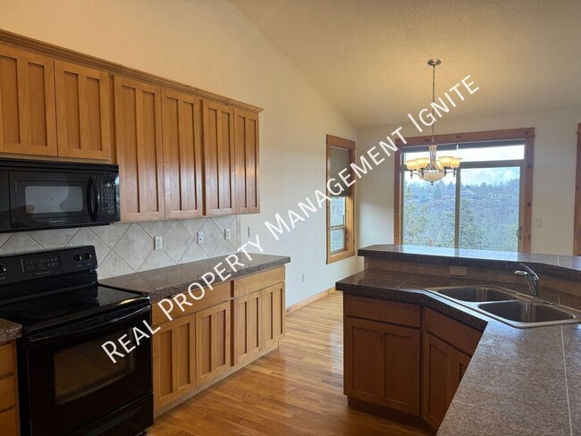 Building Photo - 3 Bedroom Home with Office-Huge Canyon Views